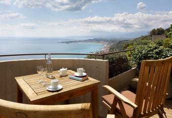 Eurostars Monte Tauro has rooms with a private hot tub