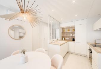 Santa Monica Annecy Rent Lodge allows 18 year olds to book a room