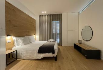 Maison de Roland allows 18 year olds to book a room