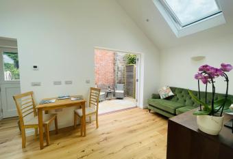 The Garden House has Balcony rooms