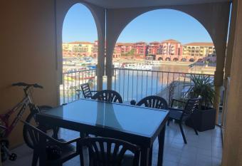 Superbe appartement avec vue sur le port has Balcony rooms