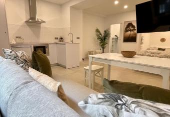 Apartamentos El Olivo allows 18 year olds to book a room