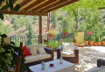 Glykoharama Cottage has Balcony rooms