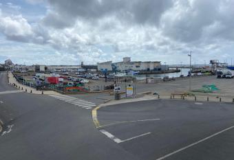 La Turballe superbe appartement sur le port has Balcony rooms