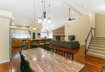 Cozy Home In Pine Mountain Club has Balcony rooms