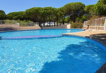 Studio 137 Port Camargue, Piscine, 4 personnes allows 18 year olds to book a room