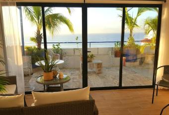 Ocean view at rooftop, lovely apartment allows 18 year olds to book a room