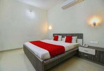POP OYO Apartment Angel Park allows 18 year olds to book a room