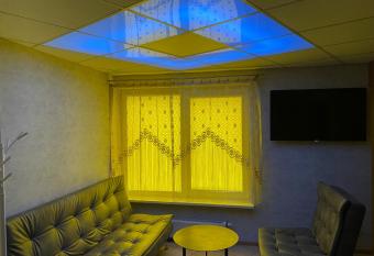 Jacuzzi Apartament allows 18 year olds to book a room