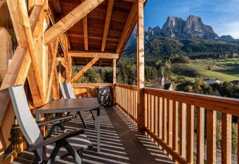 Zu Grof Alpengl  hn has Balcony rooms