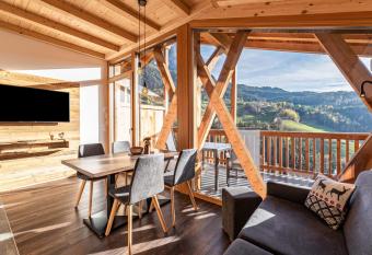 Zu Grof Morgenrot has Balcony rooms