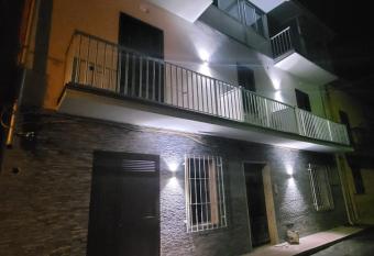 Il Vicolo has Balcony rooms