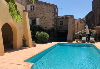 Chambres d h  tes La Tour d Aspiran allows 18 year olds to book a room