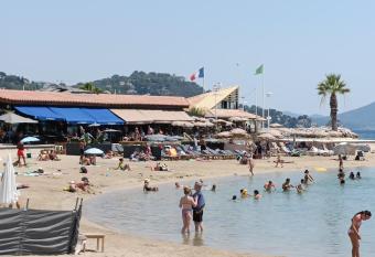 Le C  te d Azur has Balcony rooms