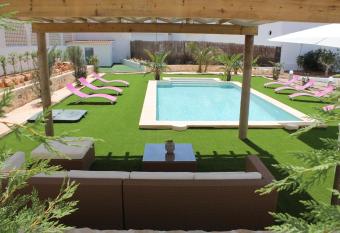 Can Moss  nyer has Balcony rooms