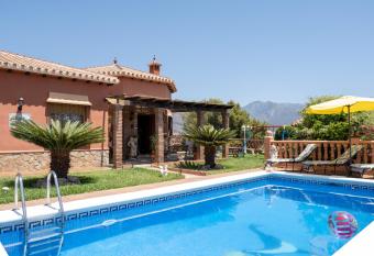 Villa privada para familias has Balcony rooms