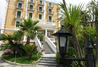 Hotel Morandi allows 18 year olds to book a room