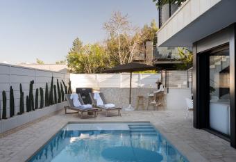 Nof Cramim allows 18 year olds to book a room