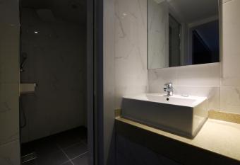 Hotel Duruwa Main Building allows 18 year olds to book a room