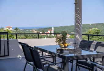 Manos Home has Balcony rooms