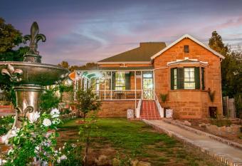 Ravenscliff Self Catering has Balcony rooms