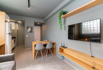 Apto novo 1 qto no Centro de Curitiba at   3 h  spedes - LT 2004 has Balcony rooms