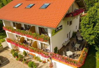 Drei Tannen allows 18 year olds to book a room