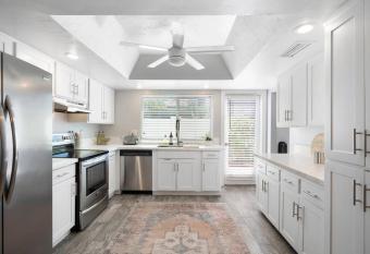 Happy 3BR Abode: sun, pool & patio has Balcony rooms