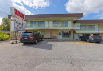 Sonrise Inn Lincoln Hwy By OYO has Smoking rooms