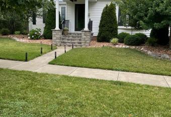 Villa @ 220 has Balcony rooms