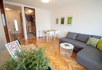 Central 1-bedroom apartment (50sqm) - Duke has Balcony rooms