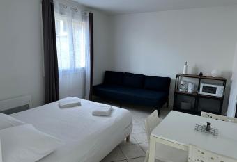 La campagne    5 minutes de Tours. has Balcony rooms