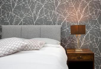 Stylish  New York Loft  2 Bed Apartment allows 18 year olds to book a room