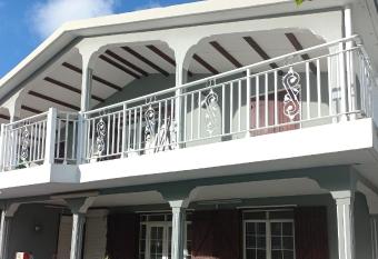 Maison de 3 chambres avec vue sur la mer terrasse amenagee et wifi a Capesterre Belle Eau a 7 km de la plage has Balcony rooms