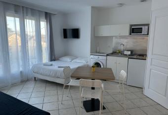 Le charme de la Touraine has Balcony rooms