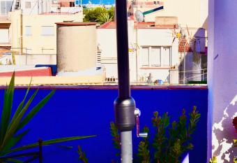 Beau duplex plus terrasse vu sur la mer en centre ville has Balcony rooms