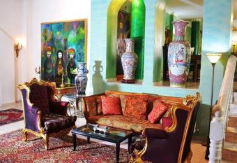 Palacio Domain - Stylish European Luxury Boutique Hotel allows 18 year olds to book a room