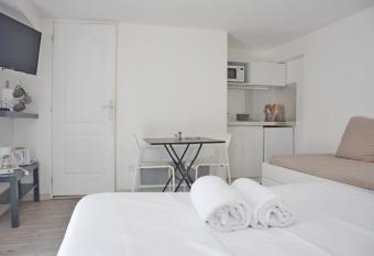 Au coeur des Chateaux de la Loire has Balcony rooms