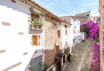 Casa Montesa allows 18 year olds to book a room