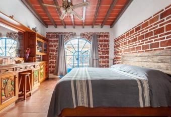 Hospedaje Lui Tepoztl  n has Balcony rooms