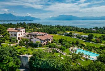 Castello Belvedere Apartments has Balcony rooms