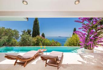 Villa Bobara allows 18 year olds to book a room