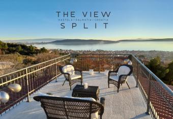 The View Split. Highlight with Roof-Top-Terrace and Pool has Balcony rooms