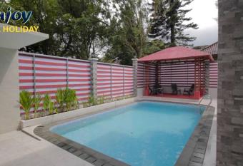 Alulu Luxury Residence - Four Bedroom Villa has rooms with a private hot tub