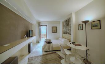 La Bastiglia has rooms with a private hot tub