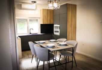 Sunny House has Balcony rooms