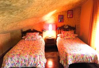 Casa Rural Cuevas del Sol has Balcony rooms
