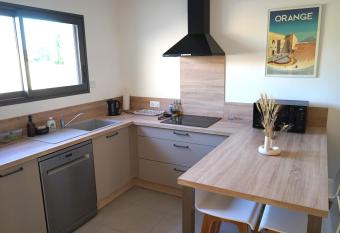 Maison neuve chaleureuse en Provence, terrasse has Balcony rooms