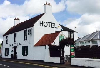 The Upper Largo Hotel & Restaurant allows 18 year olds to book a room