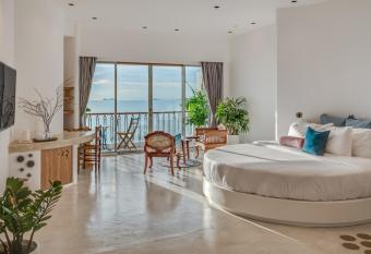 Ampersand Resort has Balcony rooms